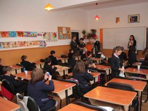 După proba de limba română, evaluarea naţională pentru clasa a IV-a va continua vineri, cu proba de matematică