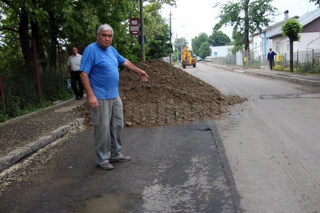 Locuitorii din Iţcani sunt extrem de nemulţumiţi de modul cum s-a lucrat pe strada Mitocului