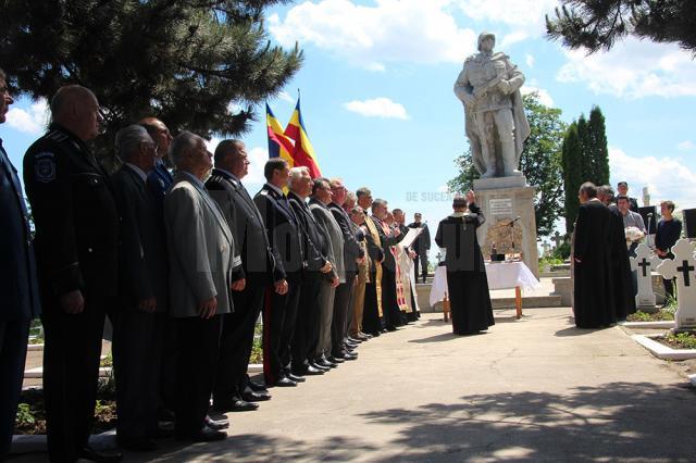 Eroii neamului au fost comemoraţi la monumentul de la Cimitirul Pacea