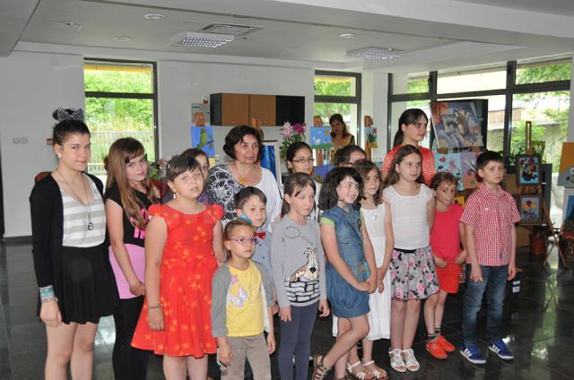Vernisajul Expoziţiei Şcolii de Arte „Ion Irimescu” Suceava, dedicată zilei de 1 Iunie