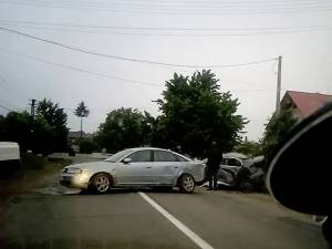 Două dintre maşinile implicate în accident