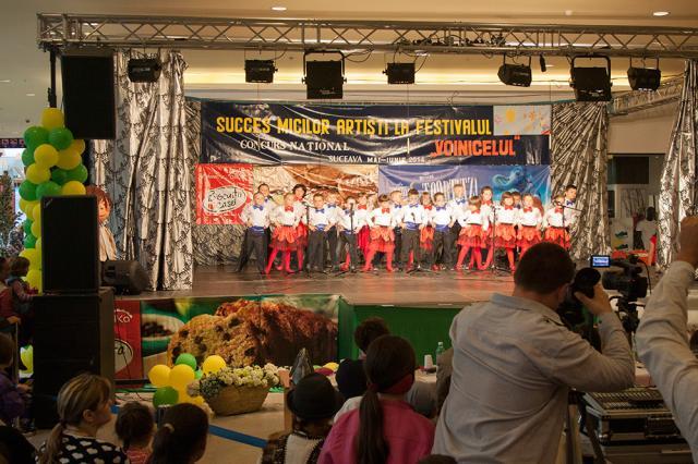 Peste 1.000 de copii de grădiniță şi-au demonstrat talentele artistice în cadrul Festivalului „Voinicelul”