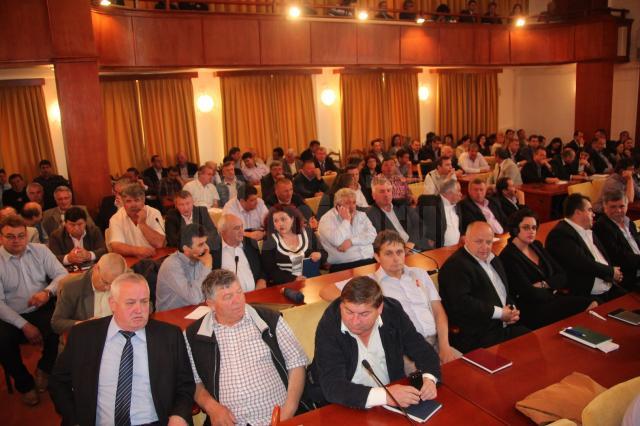 Vicepremierul şi ministrul Dezvoltării Regionale a participat în cursul zilei de joi la o întâlnire cu majoritatea primarilor şi parlamentarilor suceveni