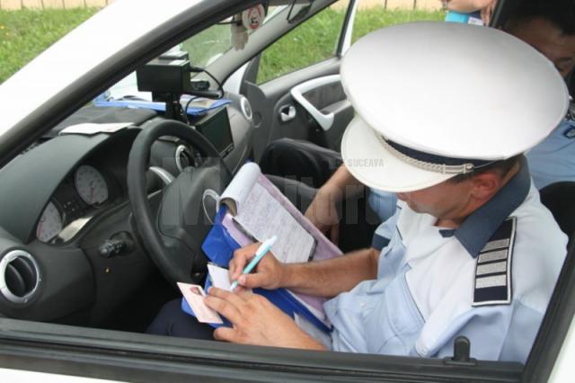 Şoferi băuţi, fără permis sau cu permisul anulat, prinşi de poliţişti în trafic