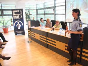 Ziua împotriva violenţei asupra copilului a fost marcată ieri la Suceava în cadrul unei dezbateri ce a avut loc la Centrul Tradiţiilor Bucovinene