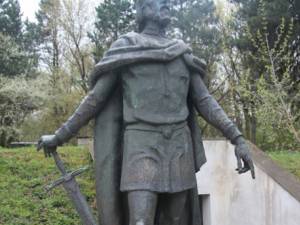Asociere Consiliul Judeţean – Primăria Suceava pentru reamplasarea statuii lui Petru Muşat