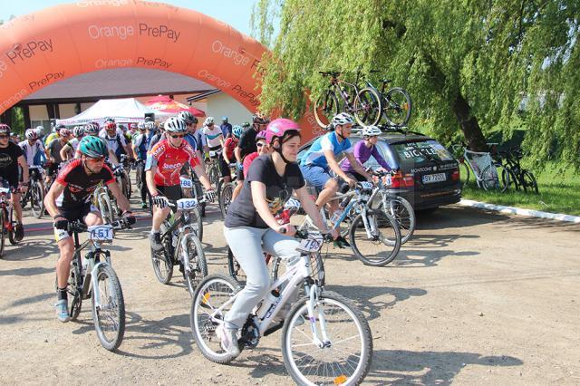 Peste 230 de iubitori ai ciclismului au luat startul la maratonul de la Dragomirna