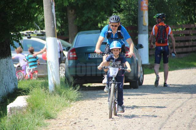 Peste 230 de iubitori ai ciclismului au luat startul la maratonul de la Dragomirna