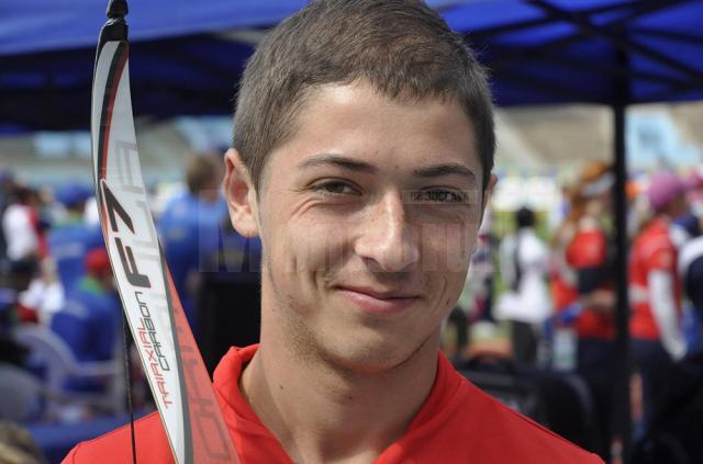 Multiplu campion național, Andrei Marius Dănilă este student la Facultatea de Educație Fizică și Sport, este membru al lotului național de seniori și practică tirul cu arcul de nouă ani