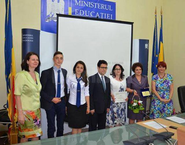 Ministrul Educaţiei, Remus Pricopie, alături de delegaţia Colegiului „Mihai Băcescu”