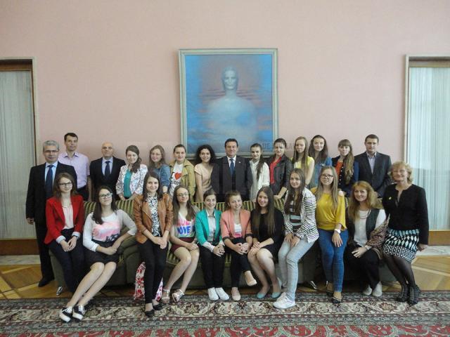 Lotul naţional al olimpicilor din România a fost alcătuit din 18 elevi