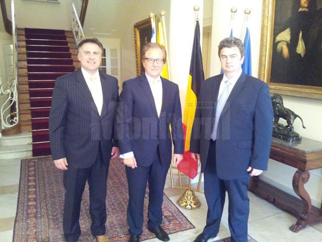 Nechifor alături de guvernatorul Bernard Caprasse şi ambasadorul Ştefan Tinca