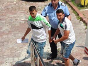 Marius Lăcătuş, în vârstă de 38 de ani, şi Cristian Alexandru Viziteu, de 22 de ani, au fost arestaţi preventiv ieri de Tribunalul Suceava