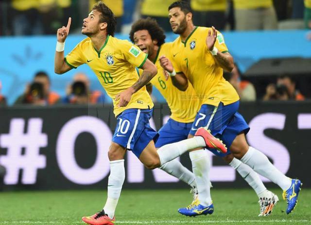 Neymar şi colegii săi se bucură pentru victoria Braziliei