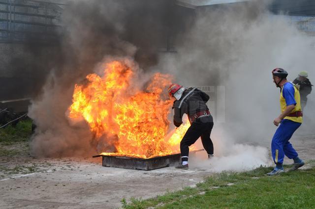 Cei mai buni pompieri din Suceava s-au întrecut la Concursul serviciilor profesionale
