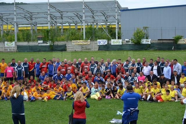 Cupa Sucevei a adunat în teren peste 200 de copii, seniori și foști jucători ai României
