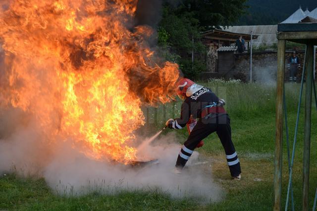 Pompierii de la Cârlibaba au câştigat etapa judeţeană a concursului serviciilor voluntare