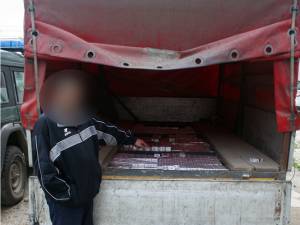 Ţigări de contrabandă, în valoare de peste 122.000 de lei, descoperite în maşina unui hunedorean