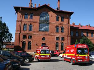 Două ambulanţe SMURD au preluat victimele şi le-au transportat la Spitalul Judeţean Suceava