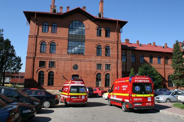 Două ambulanţe SMURD au preluat victimele şi le-au transportat la Spitalul Judeţean Suceava