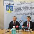 Cristian Adomniţei şi Cătălin Nechifor au semnat ieri, la Palatul Administrativ din Suceava, contractul de asociere între cele două administraţii pentru dezvoltarea infrastructurii intrajudeţene