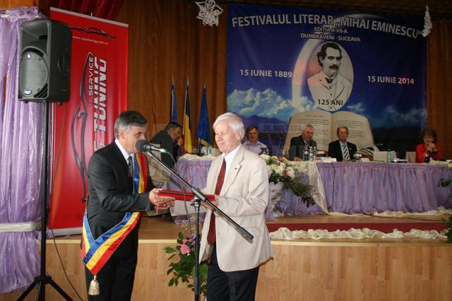 Academicianul Eugen Simion, câştigătorul Marelui premiu al Festivalului literar „Mihai Eminescu”, ediţia a VII-a
