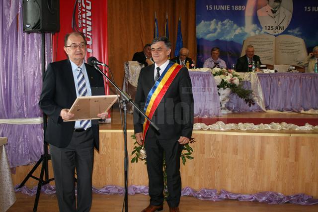 Academicianul Bogdan C. Simionescu  a primit titlul de Cetăţean de onoare