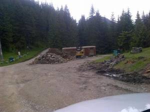 Calcarul Pojorâta a început lucrările la modernizarea drumului Chiril – Rarău