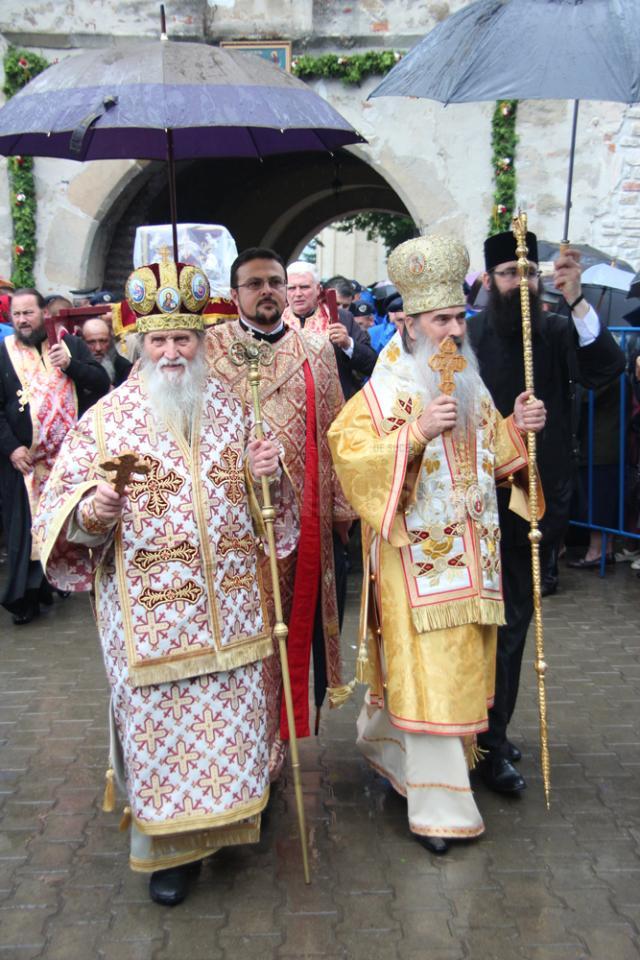 Procesiunea de Sânziene a adunat circa 10.000 de pelerini pe străzile Sucevei