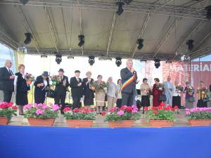 Primarul Ion Lungu a înmânat diplomele de fidelitate Cuplurilor de Aur