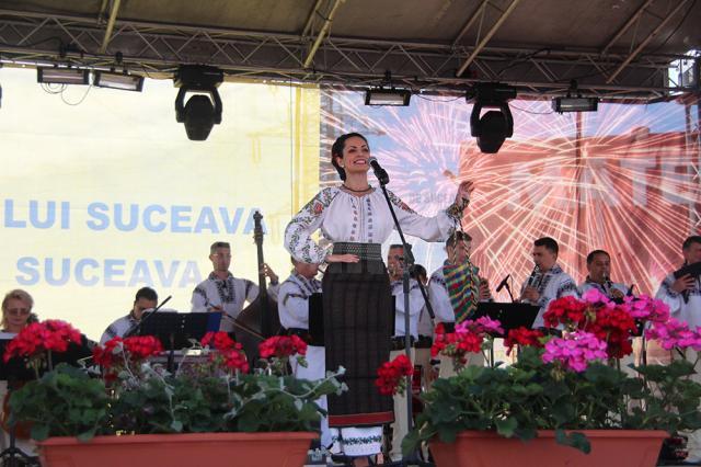 Prima zi a Zilelor Sucevei a fost dedicată muzicii şi dansurilor populare