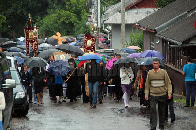 Pelerinajul de Sânziene a adunat circa 10.000 de oameni pe străzile Sucevei