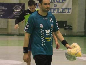 Florin Ciubotariu, cel mai valoros handbalist din lotul CS Universitar Suceava, şi-a găsit o altă echipă