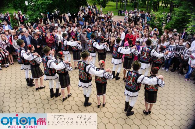 Ziua Internaţională a iei româneşti a fost marcată cu succes şi la Vatra Dornei. Foto: Flav POP