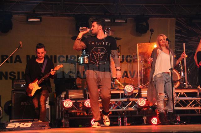 Mii de suceveni au cântat împreună cu Smiley şi trupa Maxim, la Iulius Mall