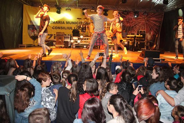 Mii de suceveni au cântat împreună cu Smiley şi trupa Maxim, la Iulius Mall