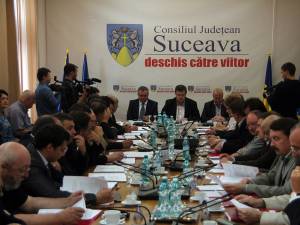 Preşedintele CJ Suceava, Cătălin Nechifor, le-a mulţumit membrilor deliberativului pentru colaborarea bună pe care a avut-o cu ei în primi doi ani din acest mandat