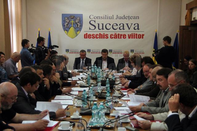 Preşedintele CJ Suceava, Cătălin Nechifor, le-a mulţumit membrilor deliberativului pentru colaborarea bună pe care a avut-o cu ei în primi doi ani din acest mandat