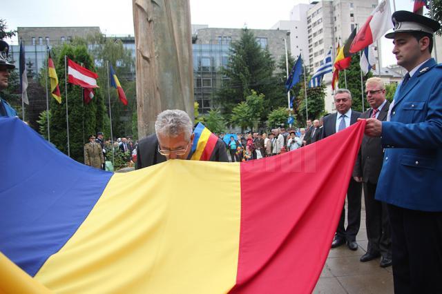 Ceremonial militar şi jurăminte de credinţă în faţa drapelului naţional