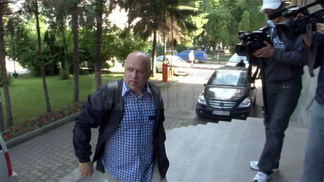 Procurorul Dumitru Dîmbu se afla în concediu şi fusese plecat în Turcia, iar în Suceava revenise abia sâmbătă după-amiază