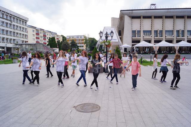 Dansuri de stradă împotriva drogurilor, în centrul Sucevei