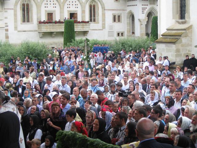 La Mănăstirea Putna s-au adunat şi în acest an mii de credincioşi, ca şi cum toate drumurile ar fi dus la Putna