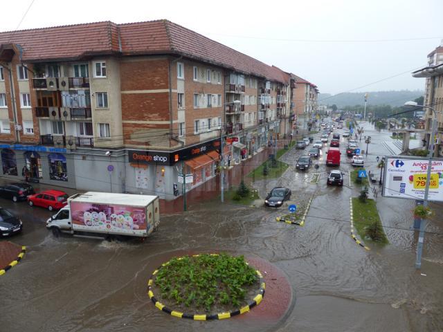 O furtună cumplită a inundat Suceava