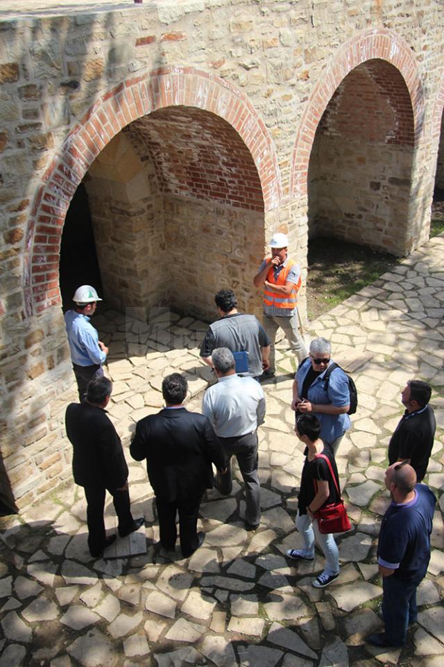 Cetatea de Scaun a Sucevei va deveni, în patru luni, spaţiu muzeal şi de promenadă