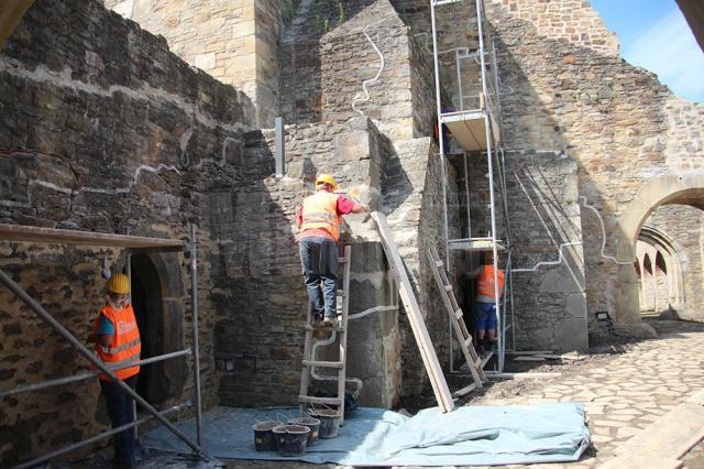 Cetatea de Scaun a Sucevei va deveni, în patru luni, spaţiu muzeal şi de promenadă