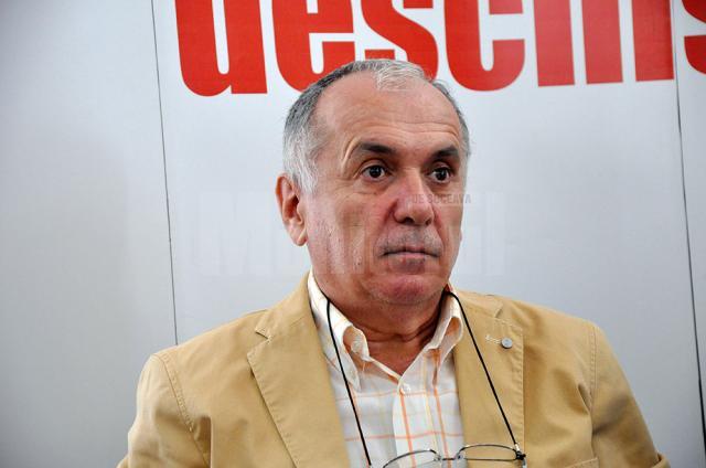 Decanul Facultății de Teatru din cadrul UNATC București, Paul Chiribuță, director al festivalului