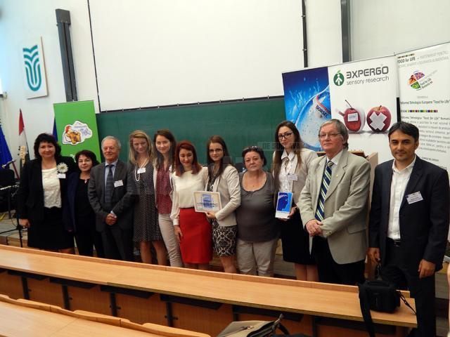 Echipa studenţilor de la Facultatea de Inginerie Alimentară din cadrul USV, alături de juriu şi profesorii coordonatori