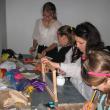 Atelierele se desfăşoară în incinta Muzeului Satului Bucovinean de pe platoul Cetăţii de Scaun a Sucevei