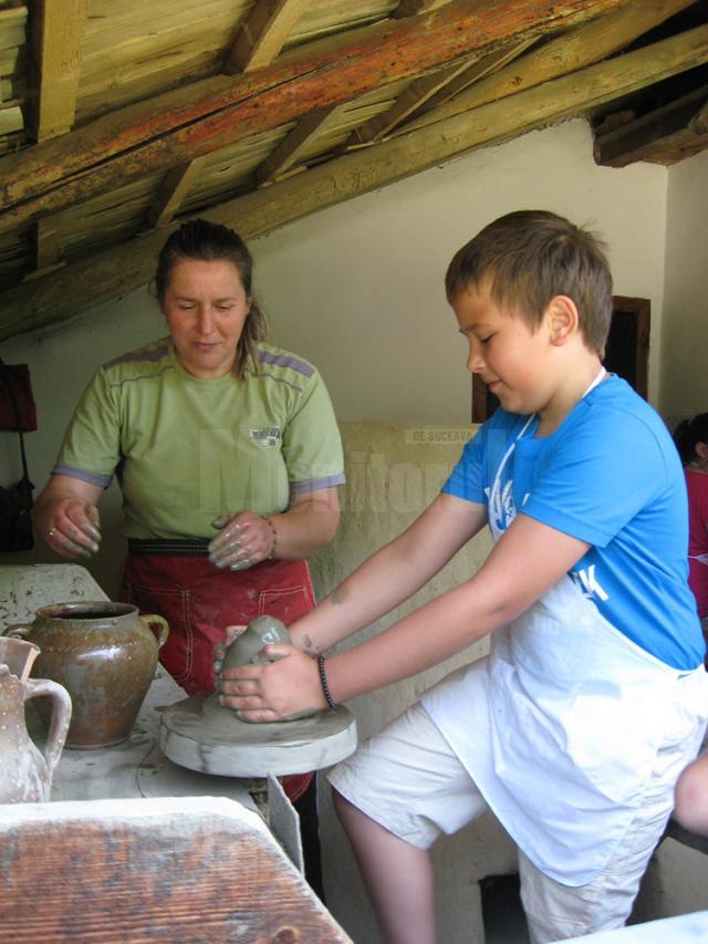 Atelierul de creaţie „Micii Meşteşugari”