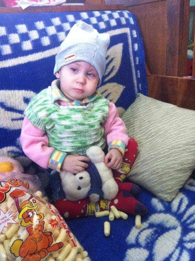 Adriana Maria Iancu, în vârstă de aproape 3 ani va fi operată cu ajutorul unei fundaţii